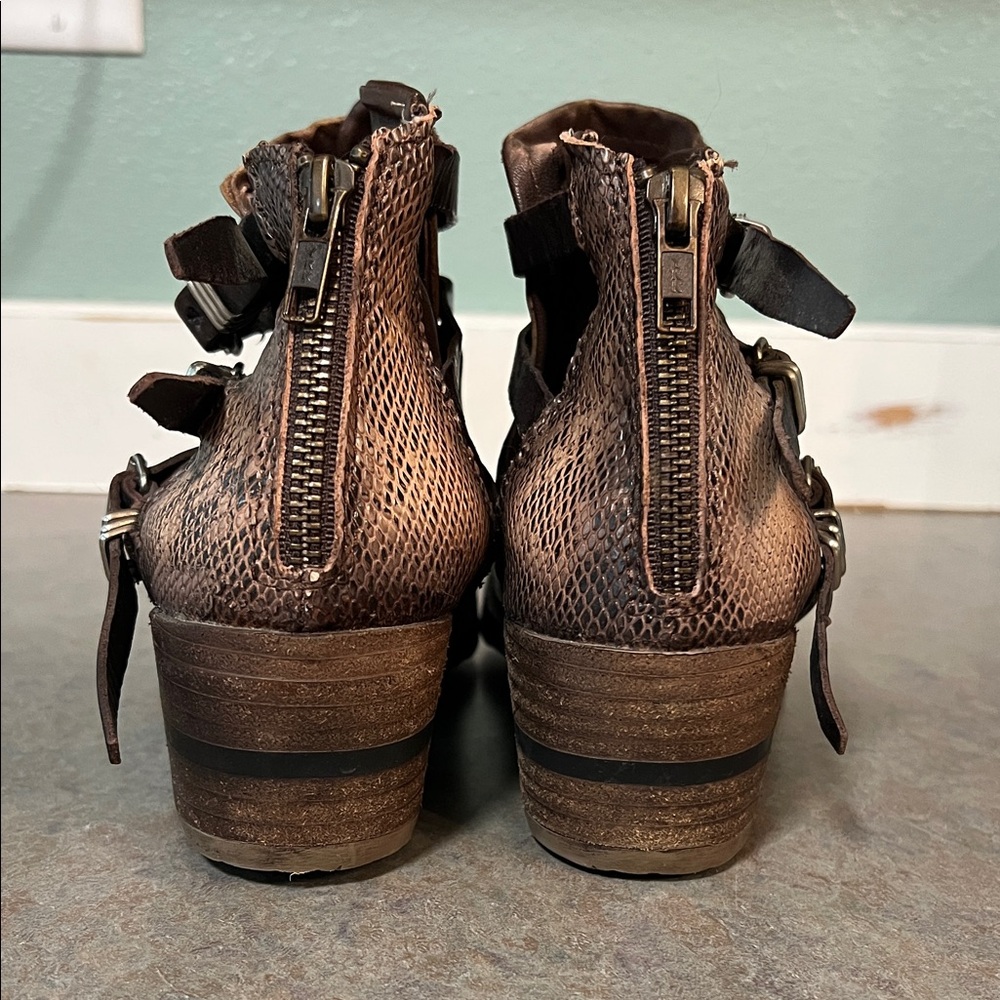Freebird Mateo Brown Leather Ankle Bootie - Picture 4 of 6